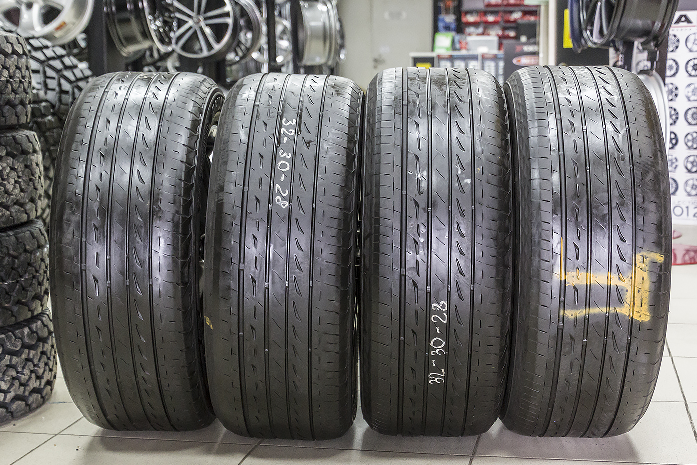 Шины bridgestone спб. Bridgestone re004. Бриджстоун 18 радиус.