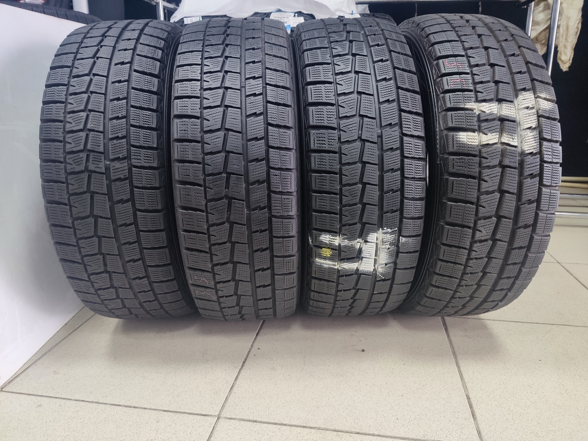 Шины б/у 215/60 R16 Dunlop WM01 95Q износ 15% 2016 г.в. Япония Комплект 4  шт. 215/60 R16 в Красноярске || Шинный двор