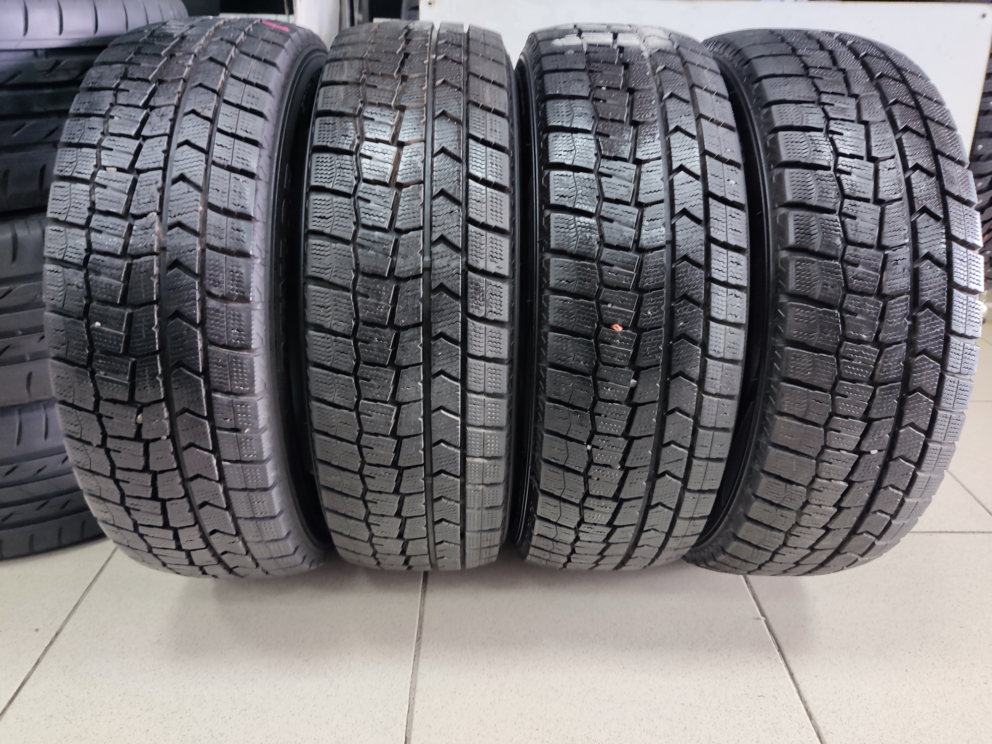 Шины б/у 195/60 R16 Dunlop Winter maxx WM02 89Q Износ 5% 2016 г.в. Япония  Комплект 4шт. в Красноярске || Шинный двор