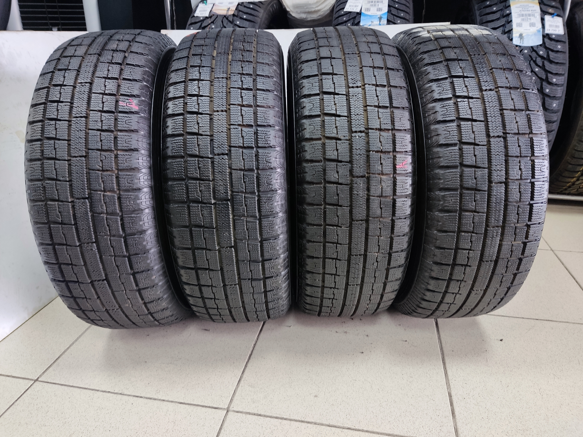 Шины б/у 215/60 R16 TOYO GRG5 95Q износ 10% 2017 г.в. Япония Комплект 4 шт.  в Красноярске || Шинный двор