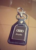 Брелок для ключей Audi (кожа +металл +стекло) 3334