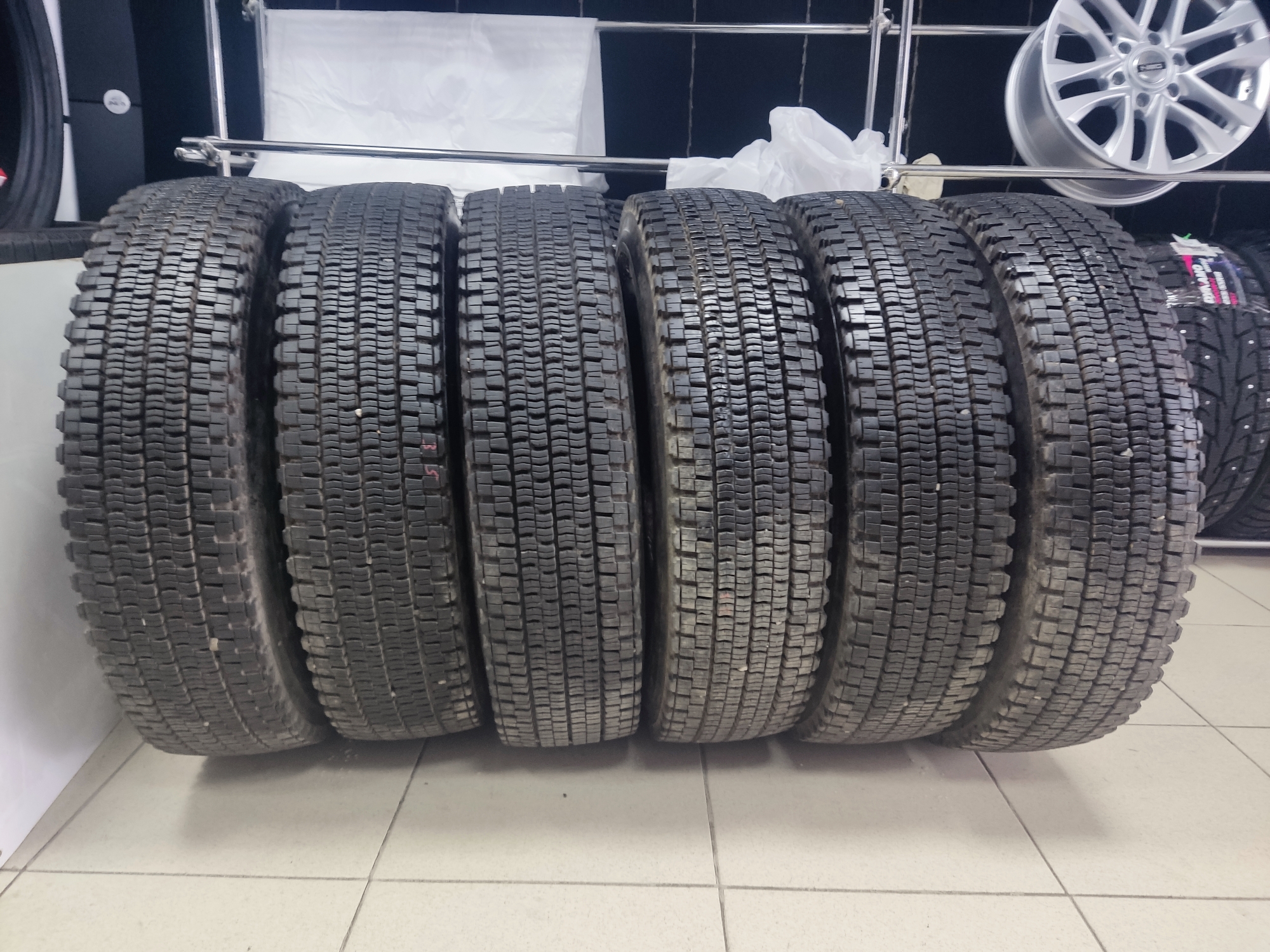 Шины б/у 7,50 R16 LT Dunlop SP020b 14PR Износ 5% 2008 г.в. Япония Комплект  2 шт. 7.5/— R16LT в Красноярске || Шинный двор