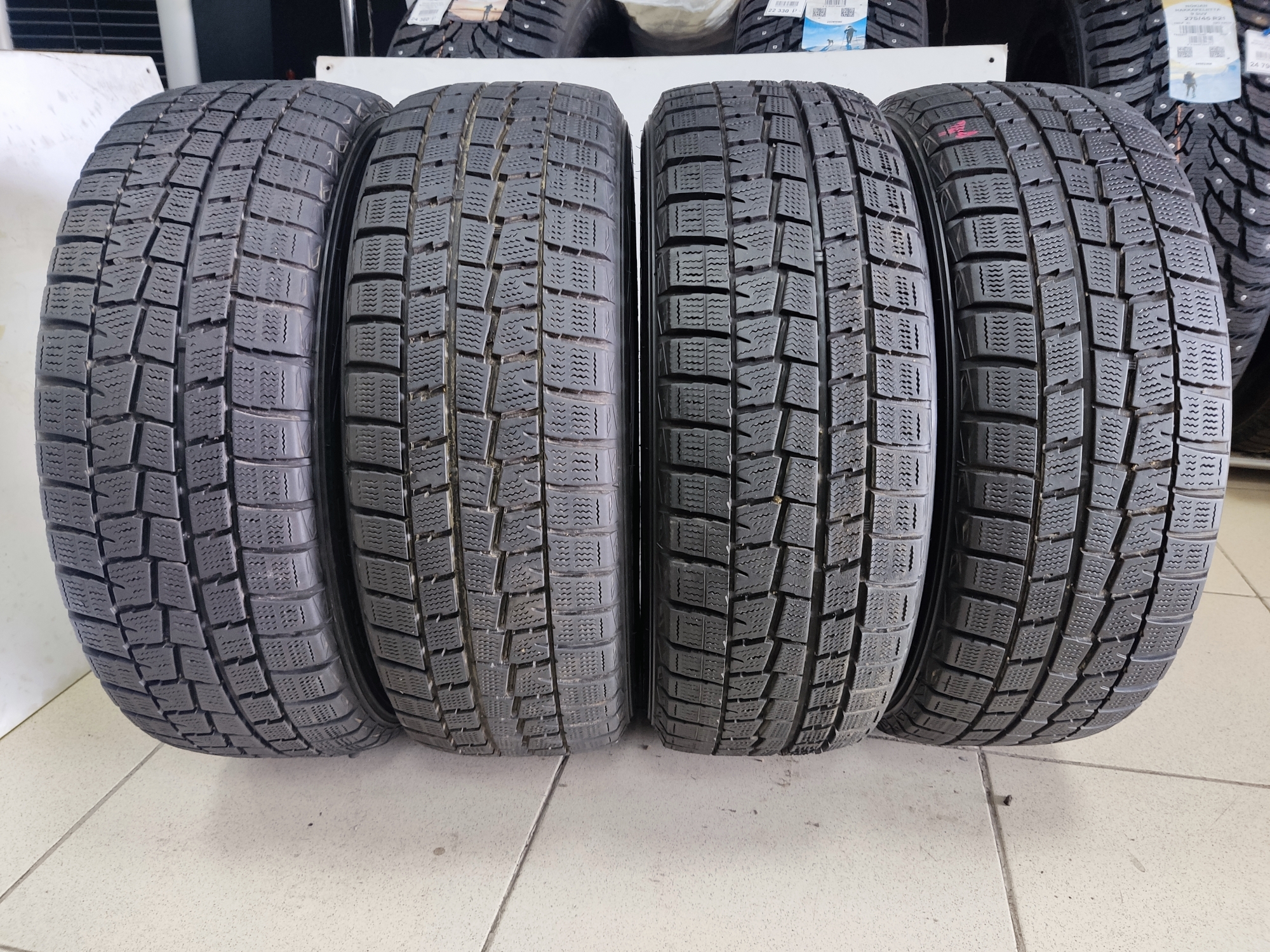 Шины б/у 195/65 R15 Dunlop Winter maxx WM01 91Q Износ 5% 2015 г.в. Япония  Комплект 4шт. 195/65 R15 в Красноярске || Шинный двор