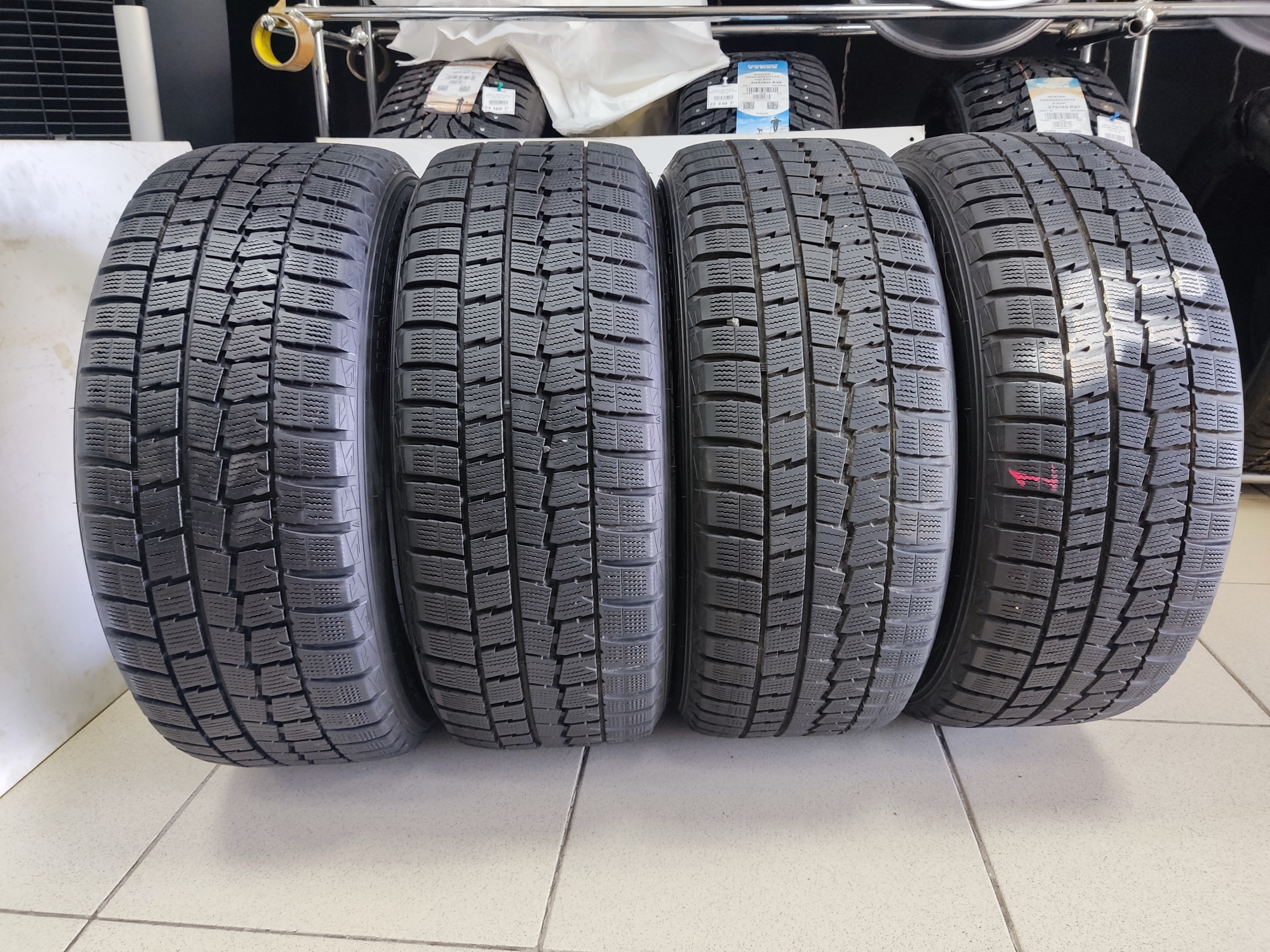 Шины б/у 235/50 R17 Dunlop Winter maxx WM01 96Q Износ 15% 2016 г.в. Япония  Комплект 4шт. в Красноярске || Шинный двор